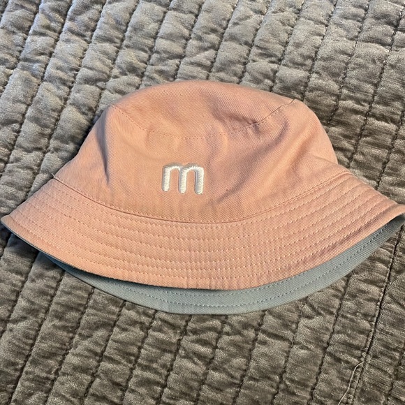 Reversible bucket hat 🌈 - Picture 2 of 2